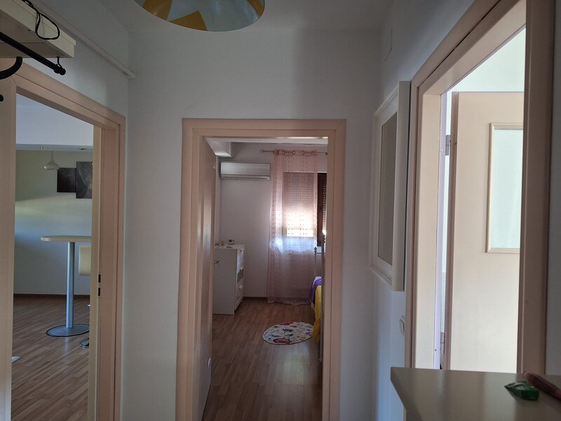 Crangasi, apartament 2 camere, 46 mp, etaj 2/4, centrala,